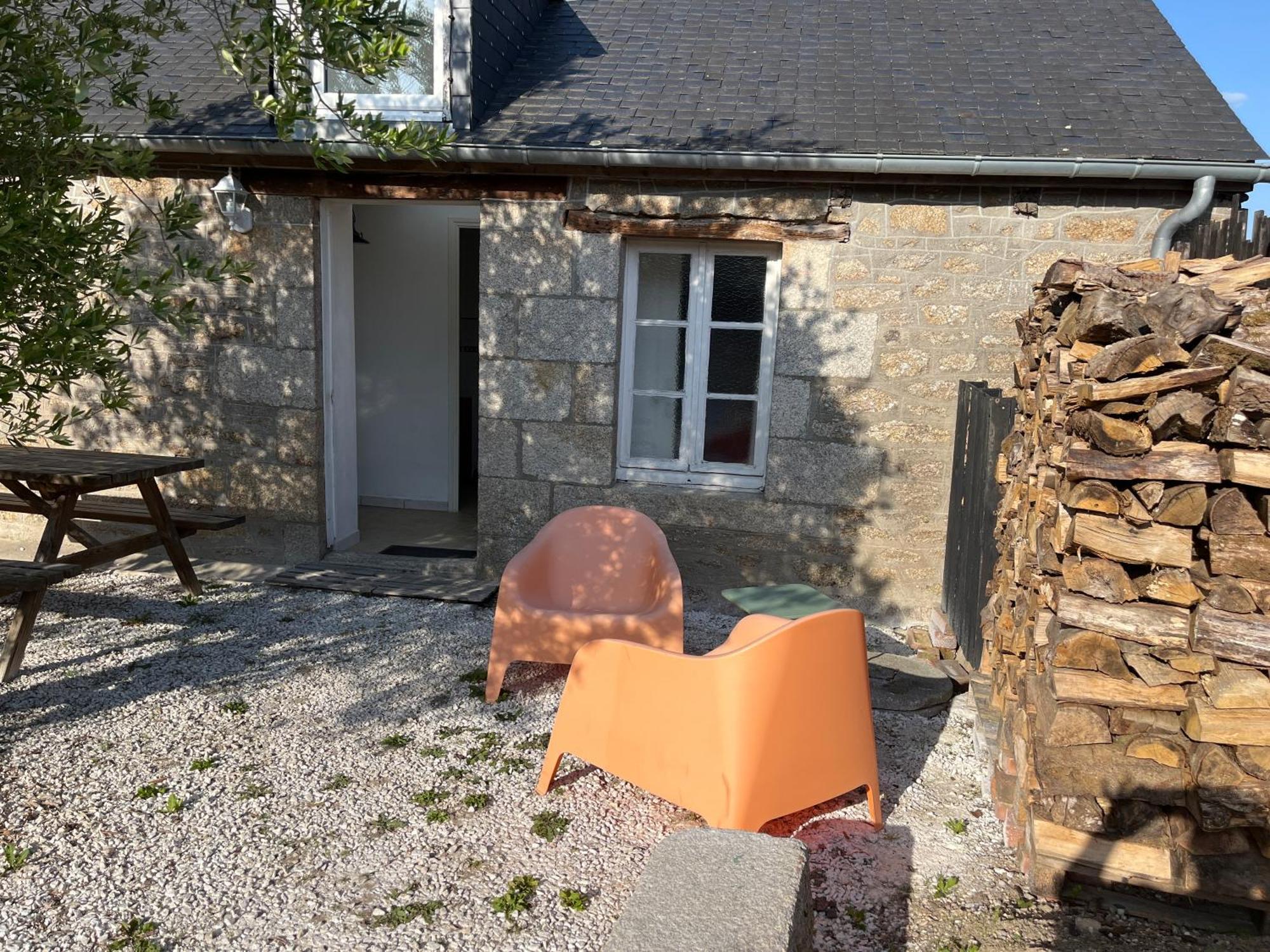 Charmante Maisonnette Proximite Cite Medievale Et Bords De Rance 迪南 外观 照片